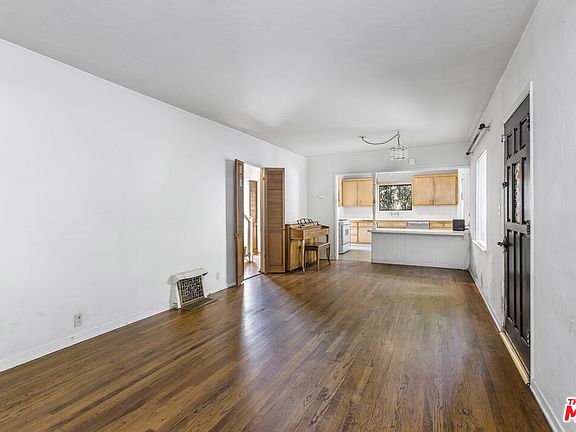 2nd image of 702 W Alegria Ave