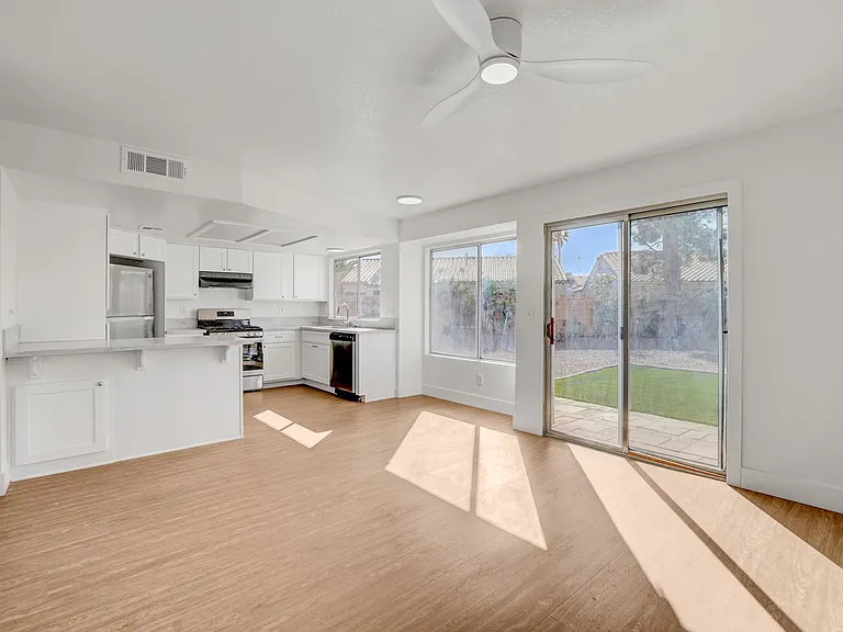 8005 Vision St — Photo 16