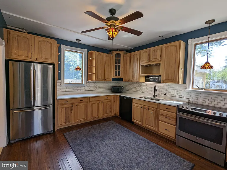 306 N Locust St — Photo 11