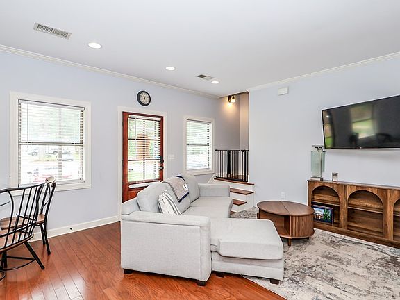 5th image of 125 Orleans Oak Ln