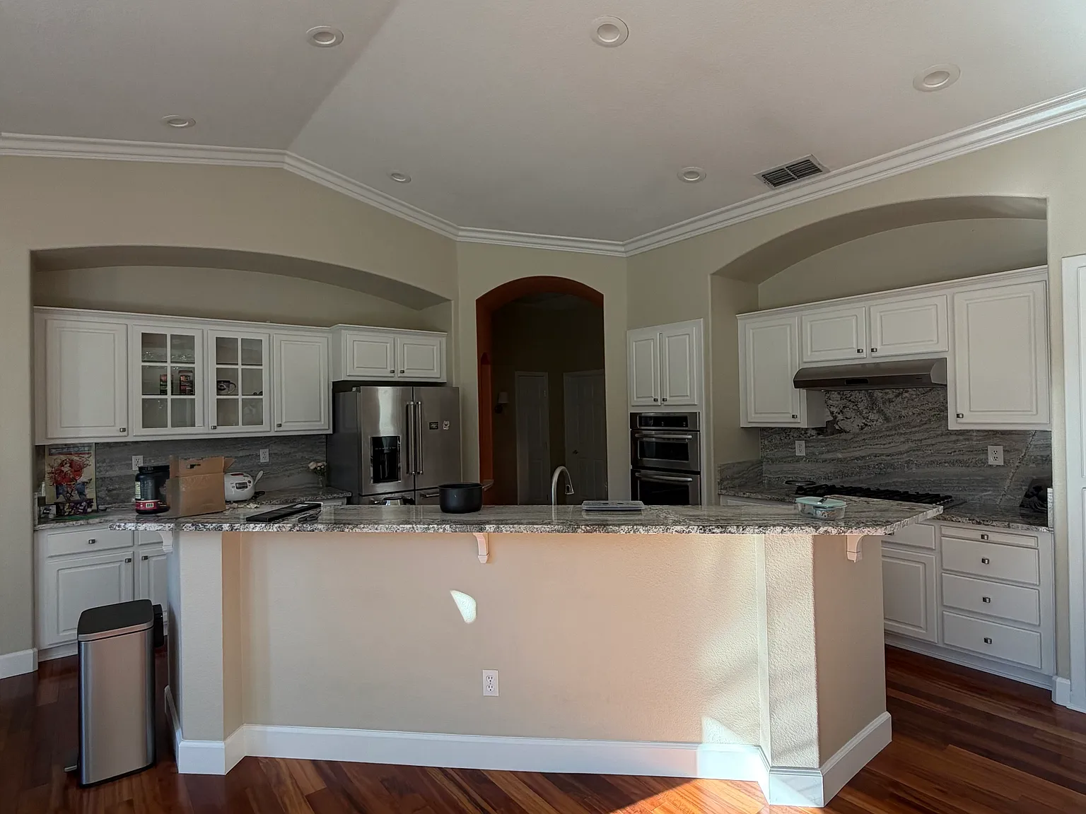 5 bed, 2564 sqft, $3,900 — Photo 4