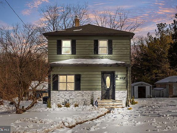 2nd image of 985 Main St