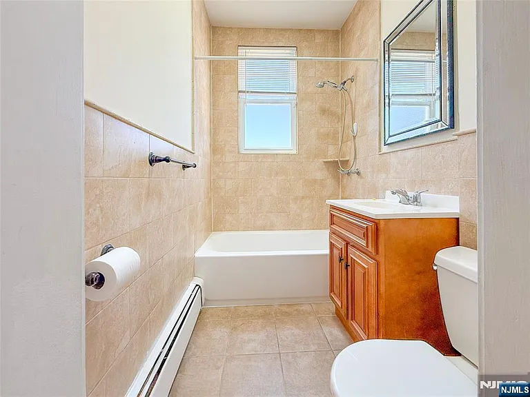 244 Lincoln Ave — Photo 5