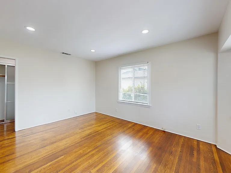 1502 N Hollywood Way #A — Photo 24