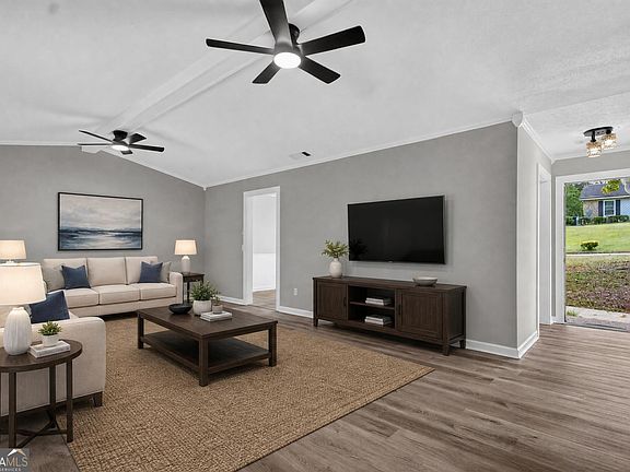5th image of 400 Woodland Dr