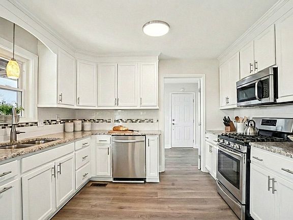 5th image of 430 Richland Cir