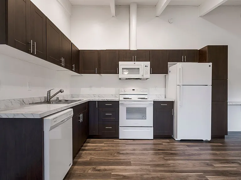 Sheridan Square Apartments — Photo 34