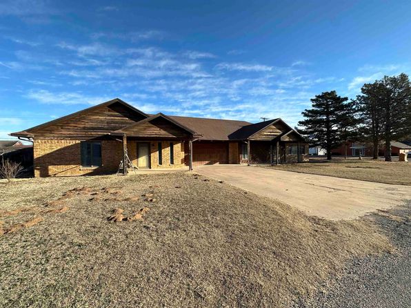 500 3rd St, Fort Supply, OK 73841