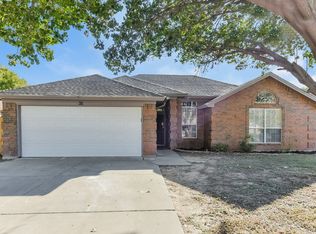 813 Globe Ave, Blue Mound, TX 76131