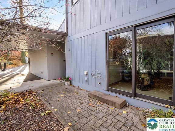 3rd image of 4 Kinderwood Dr