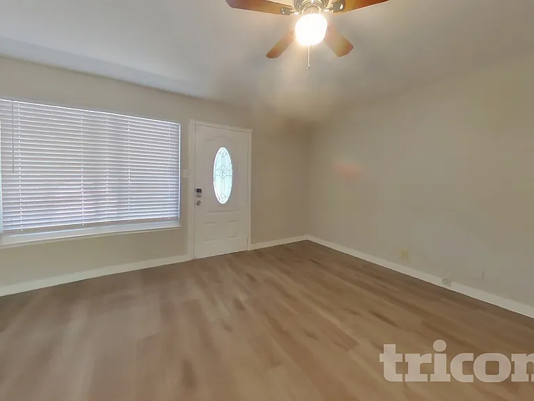 240 Benjamin Ave — Photo 3