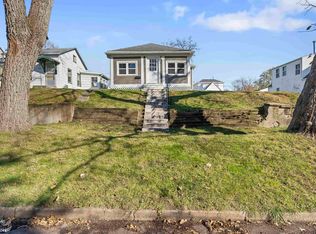 318 S Starr Ave, Burlington, IA 52601