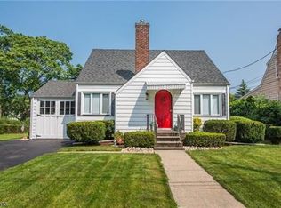 24 Lakeside Dr S, Piscataway, NJ 08854