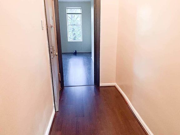 3rd image of 89 Jewel St APT 2R