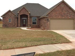 392 Cheltenham Ln, Blanchard, OK 73010