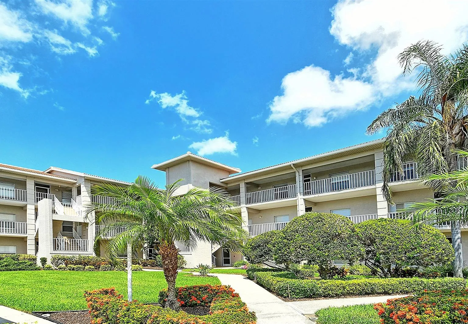 34238 - Sarasota/Sarasota Square — Photo 1