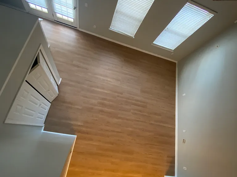 1112 Fountain View Cir — Photo 25