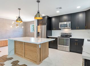 8151 N Royal Palm Cir, Phoenix, AZ 85020