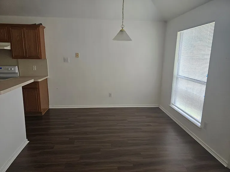 1512 Parrot Ct — Photo 4