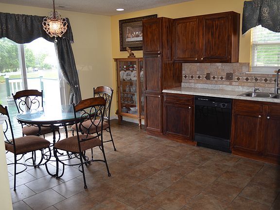 Eating area in large kitchen