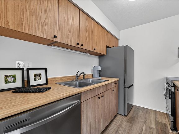 5th image of 8417 Everett Way #E
