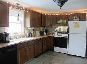 3rd image of 5 Horseshoe Ln