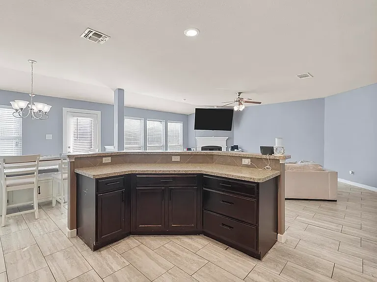1320 Riviera Dr — Photo 8