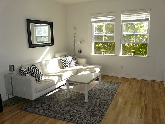 3rd image of 729 Batista Dr