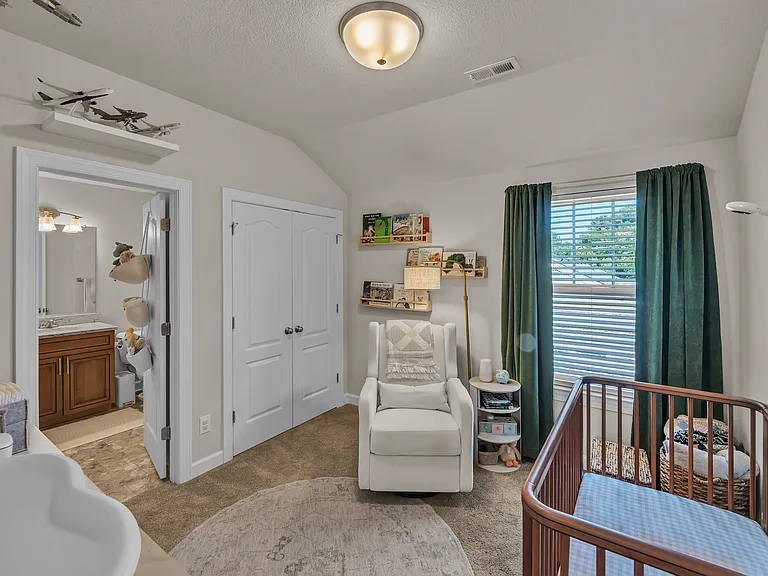 2226 E Berrie Cir — Photo 33