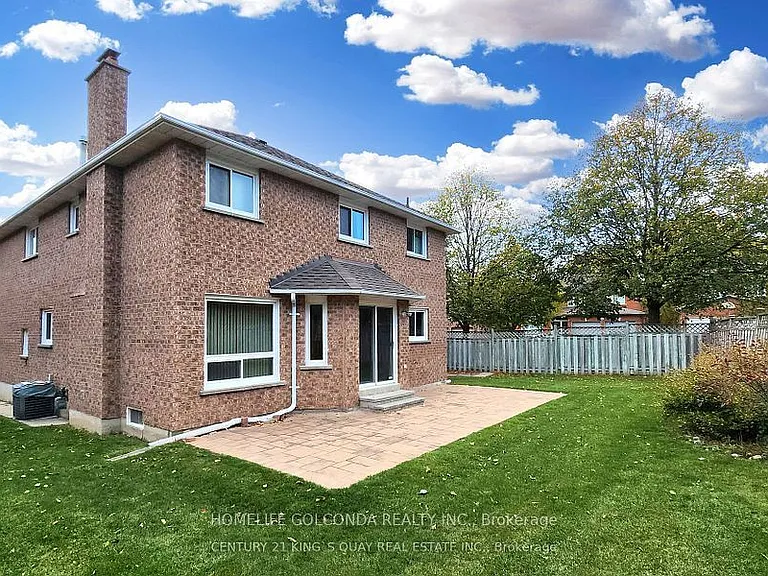 83 Berwick Cres — Photo 3