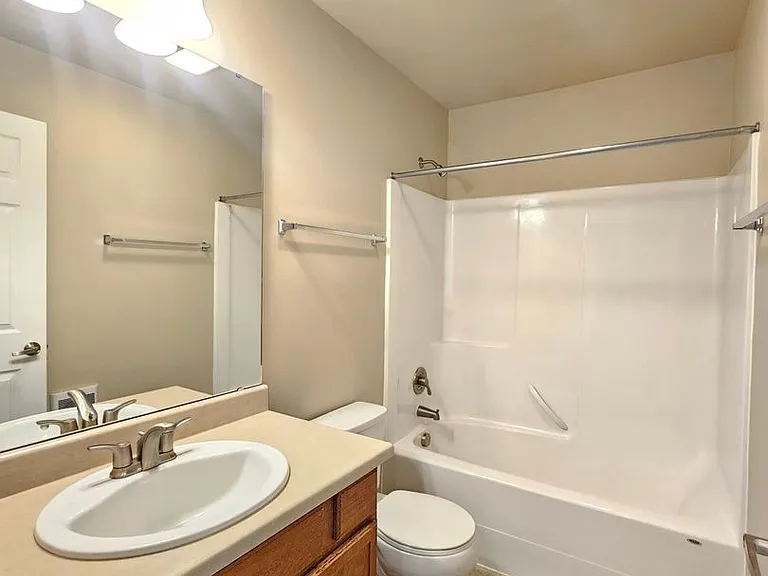 5205-5207 E Upriver Dr — Photo 20