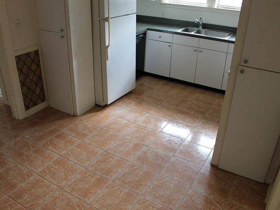1st image of 931 Cedar St APT 3