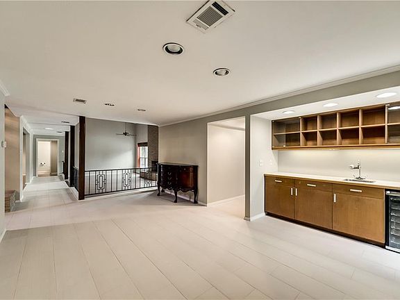 5th image of 3652 Courtdale Dr