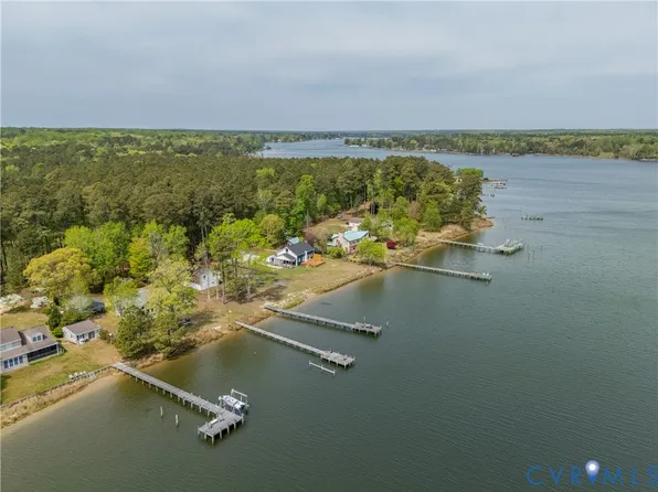 7812 Haynes Dr, Gloucester, VA 23061