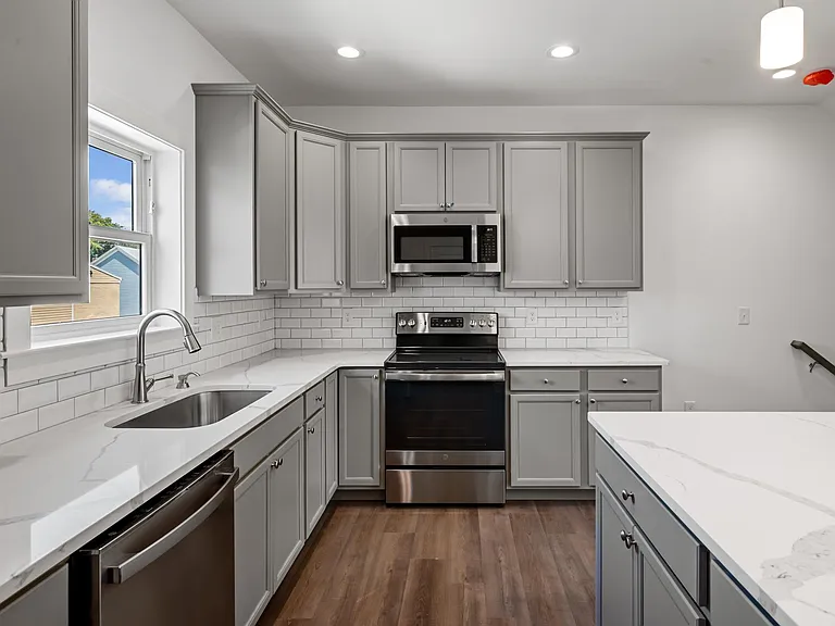 Marble countertops, brand new SS appliances