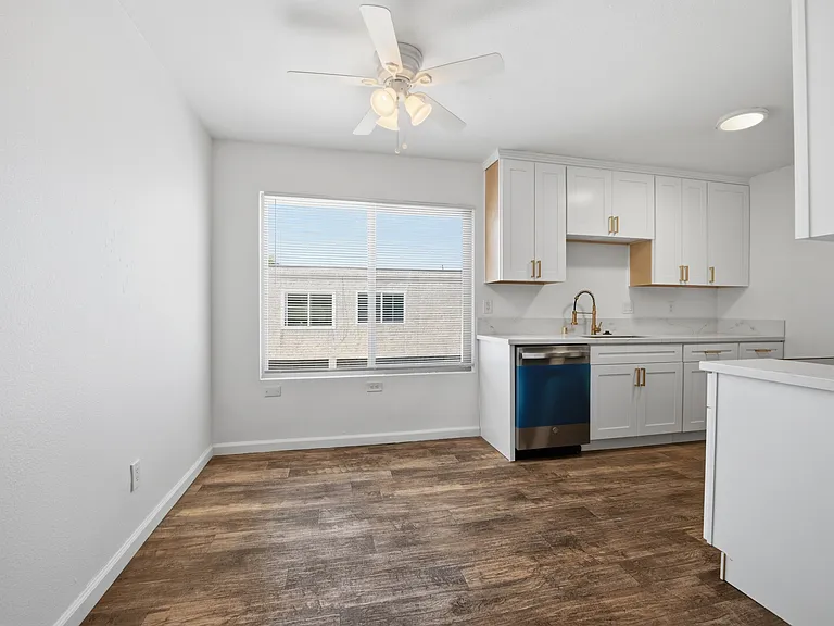 635 Emory St #15 — Photo 2