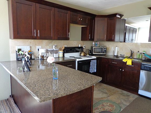 New Kitchen w/granite & new cabinets