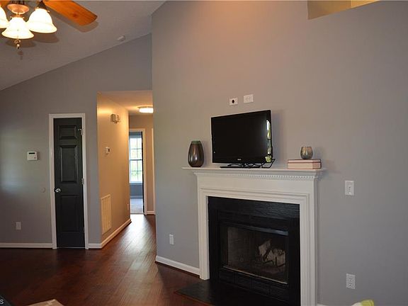 3rd image of 102 Prima Dr