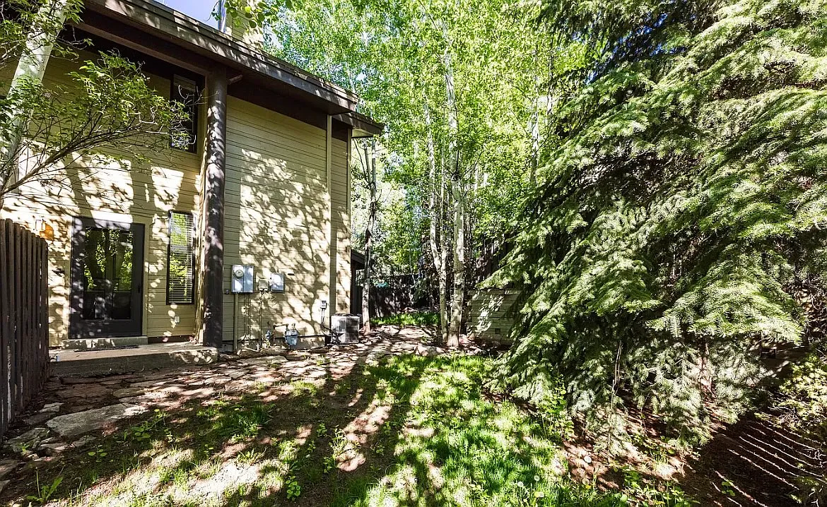 3 bed, 2.5 bath, 1440 sqft, $3,650 — Photo 3