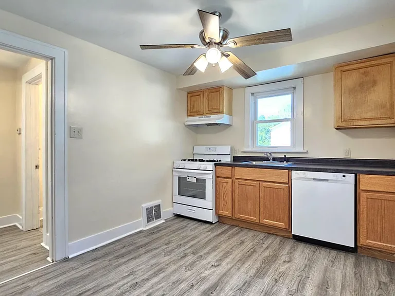 2406 Franklin St — Photo 6