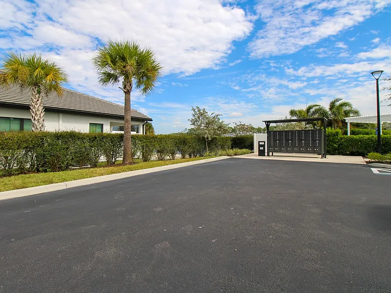 14803 Loggerhead Dr — Photo 52