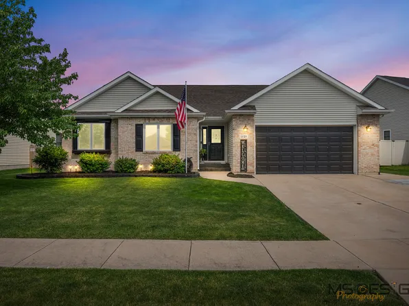 1125 Oxford Cir, Sycamore, IL 60178