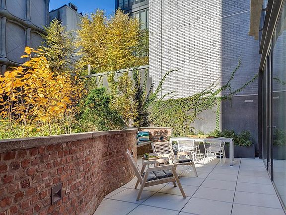 5th image of 325 W Broadway APT Th