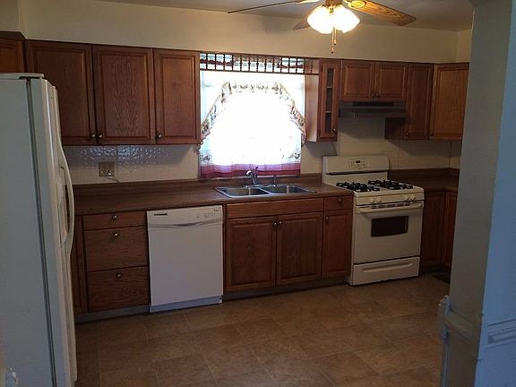 4th image of 2120 Estes Ln
