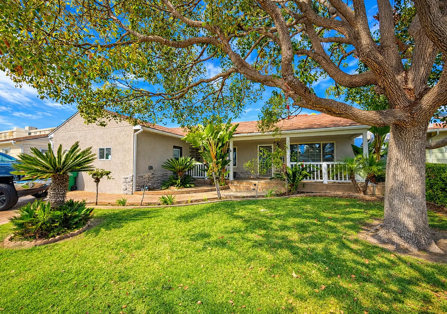 Large 8 Bedroom 4 Bath House Right Next to Campus! — Photo 1