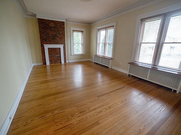 4th image of 208 Grand Ave APT 1