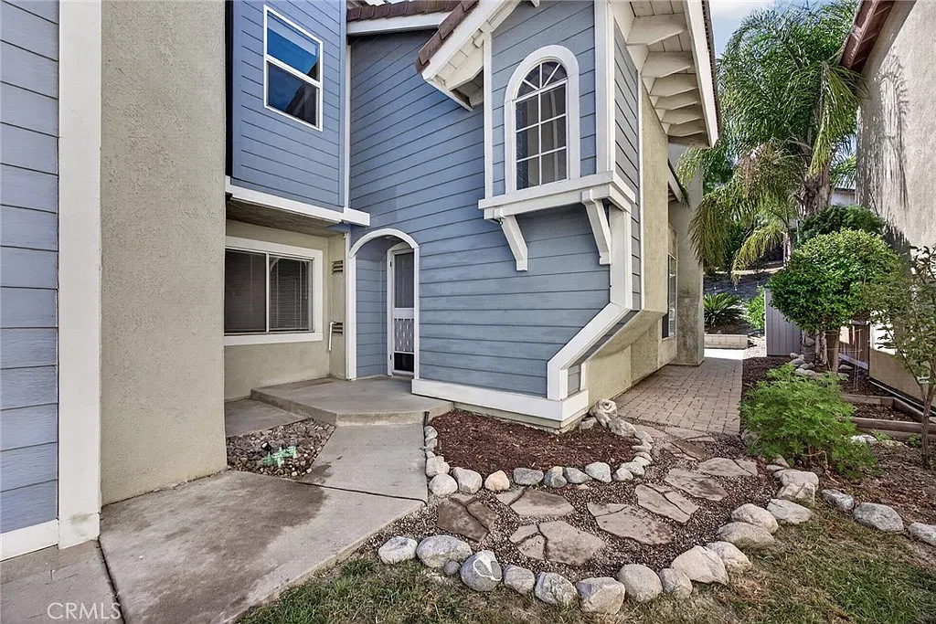 3 bed, 1321 sqft, $3,600 — Photo 3