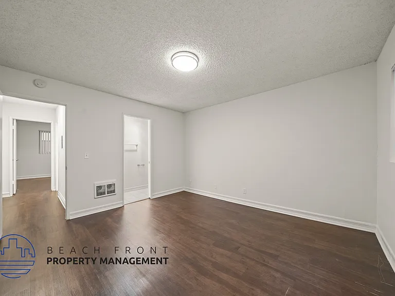722 S. Broadway — Photo 2