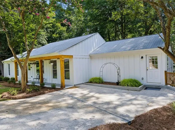 60 Willow Springs Ln, Roswell, GA 30075