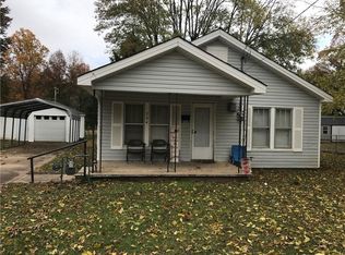 704 N 3rd St, Ozark, AR 72949